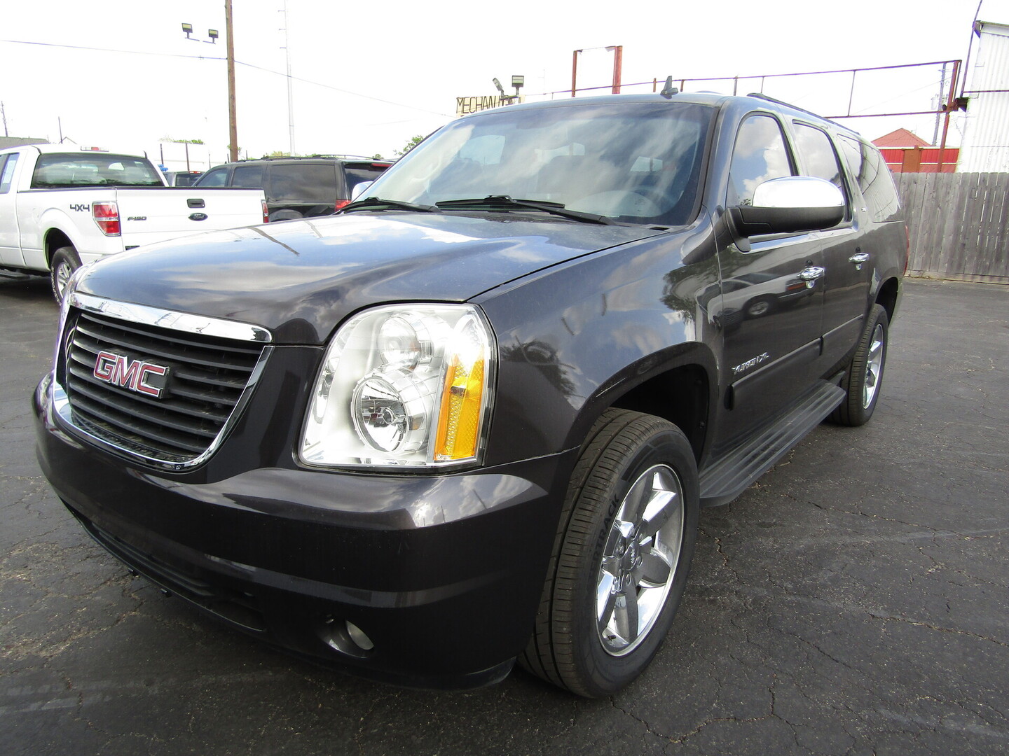 2010 GMC Yukon 2WD 1/2 Ton SLT1 (4SA)'s photo