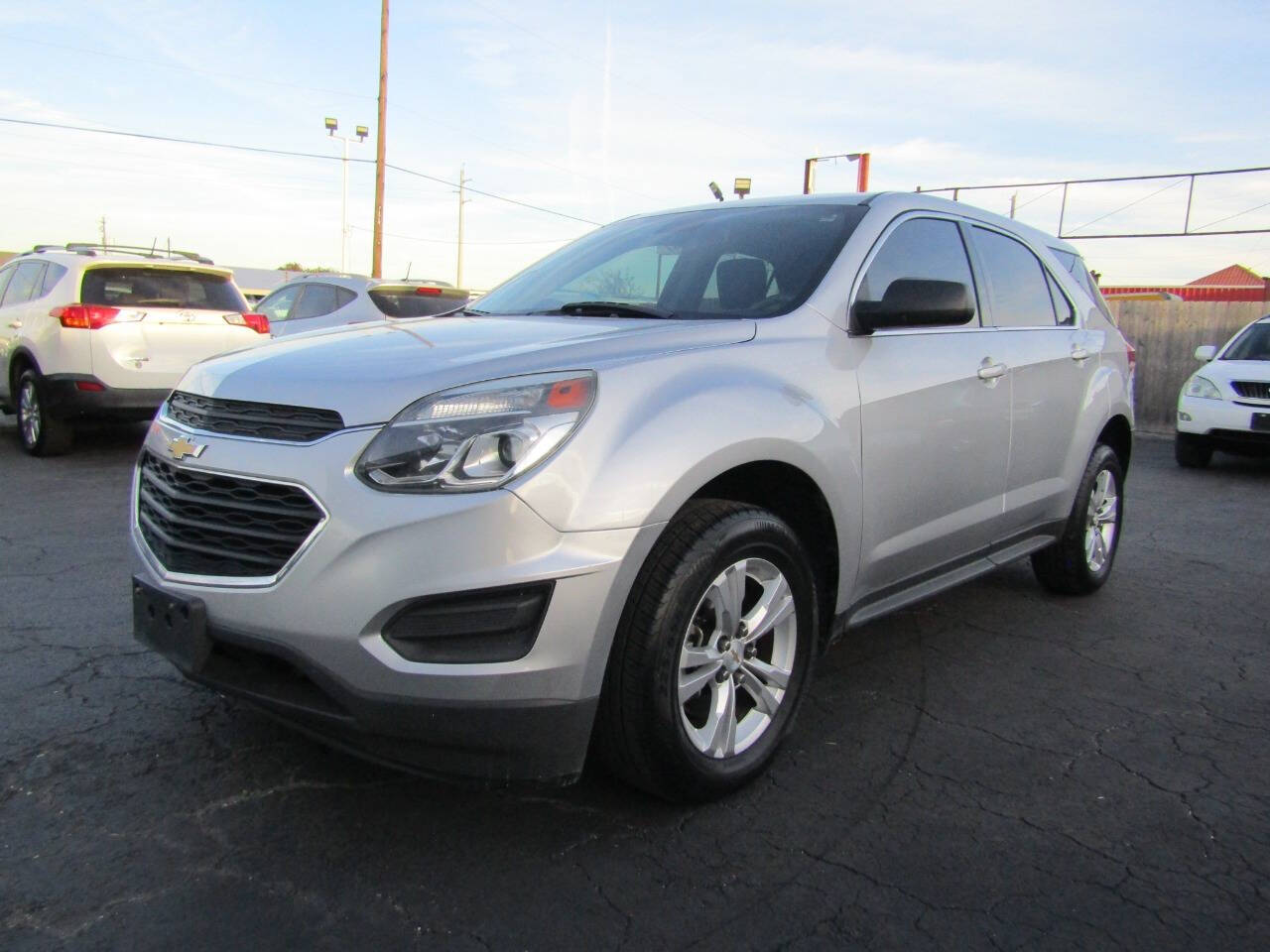 2017 Chevrolet Equinox LS's photo