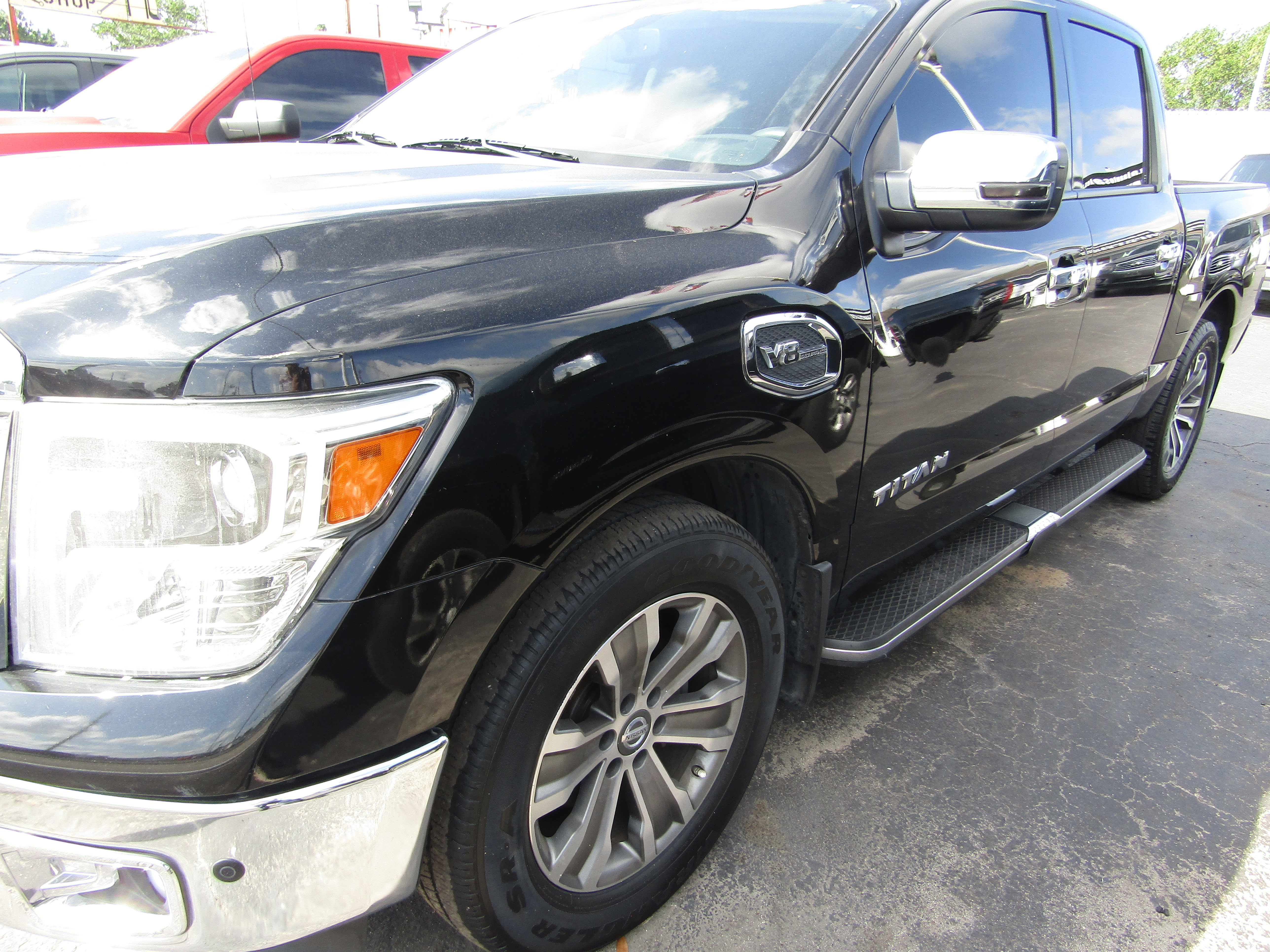 2017 Nissan Titan SL 4X2 Crew Cab's photo